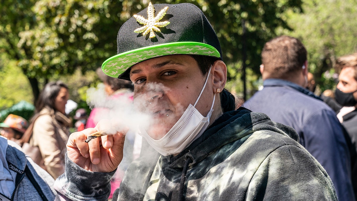 Secondhand smoke from marijuana bong generates high pollutant