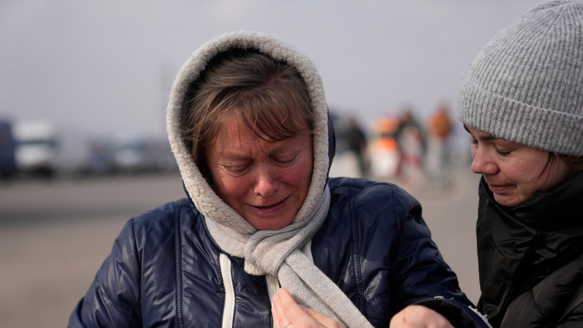 woman-fleeing-Ukraine-overcome-with-emot