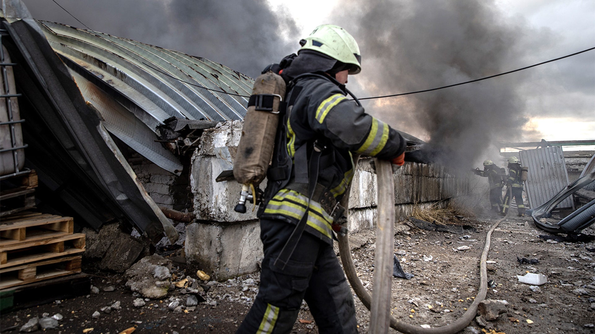 PHOTOS: Horrifying pictures paint dark reality of death on Ukraine's ...