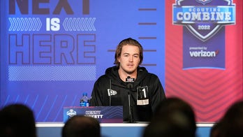 Kenny Pickett out to show teams hand size doesn't matter