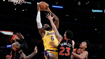 Barnes, Raptors all over Lakers early in 114-103 win