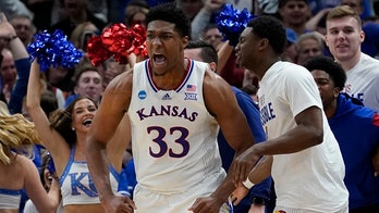 March Madness 2022: Kansas blows past Miami in 2nd half, reaches 16th Final Four