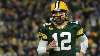 Aaron Rodgers missing from Packers' London photo as he reportedly negotiates new deal