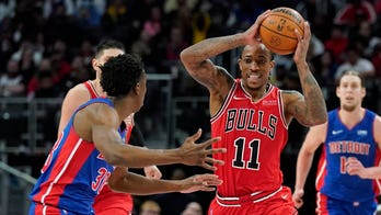 DeMar DeRozan has big 4th quarter, helps Bulls snap losing streak