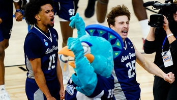 March Madness 2022: Saint Peter's pulls off historic upset in Sweet 16 win over Purdue