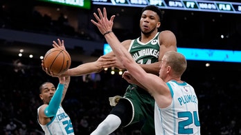 Bucks score 44 in 2nd quarter, roll past Hornets