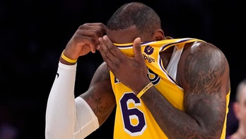 Shaq, Dwyane Wade criticize Lakers' effort: 'It looks like they’re quitting'