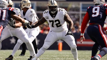 Terron Armstead says he's signing with Dolphins