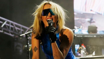 Miley Cyrus' plane struck by lightning, forced to make emergency landing