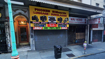 San Francisco shop owners fight hammer-wielding smash-and-grab robbers with sandwich sign