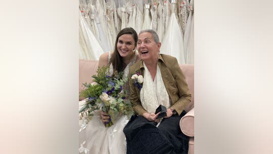 Single woman throws wedding-gown party with mom who has cancer: Incredible gift of love