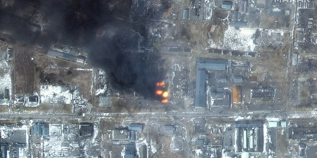 Imagens multiespectrais de incêndios na área industrial, distrito de Primorskyi (localização: 47.088, 37.494)
