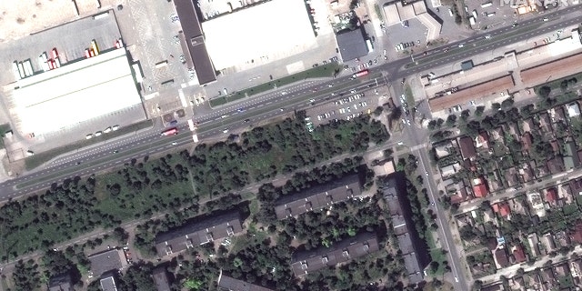 Before / after views of apartment buildings and damage in area, Zhovteneyvi district (Location: 47,107, 37,509)