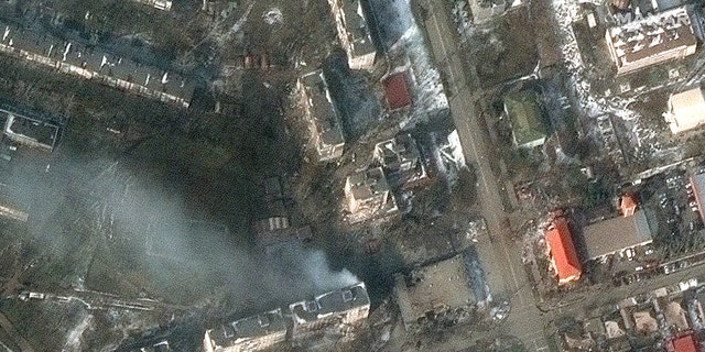 Pred/po pohľady na bytové domy a škody, Zelenskovo ul. (lokalita: 47.105, 37.514)
