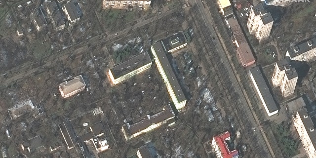 Before / after views of Mariupol hospital and airstrike damage (Location: 47,096, 37,533)