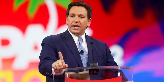 Feb.  El gobernador de Florida, Ron Desantis, habla en la conferencia de la Conferencia de Acción Política Conservadora (CPAC) en Orlando el 24 de mayo de 2022.