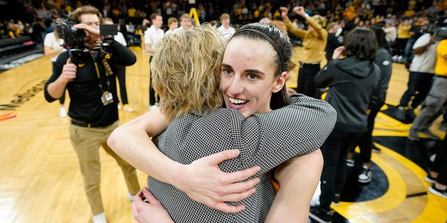 Iowa's Caitlin Clark, Michigan's Barnes Arico nab B10 women's honors ...