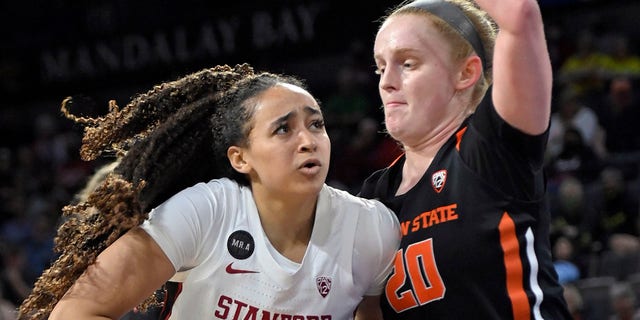 Stanford guard Haley Jones (30) drives with the ball as Oregon State forward Ellie Mack (20) defends during an NCAA college basketball game in the quarterfinals of the Pac-12 women's tournament Thursday, 행진 3, 2022, 라스 베이거스.