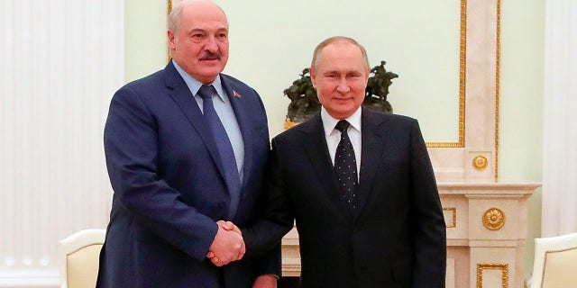 Russian President Vladimirputin (right) and Belarus President Aleksandr Lukaschenko will take pictures during a meeting in Moscow, Russia, on Friday, March 11, 2022. 