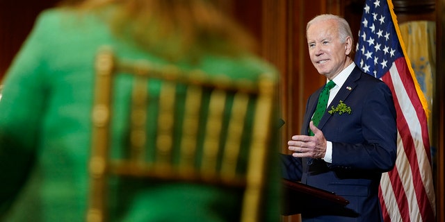 Prezydent Joe Biden przemawia na dorocznym lunchu Friends of Ireland na Kapitolu w Waszyngtonie, w czwartek 17 marca 2022 r.