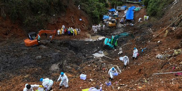 Second 'black box' found in China Eastern plane crash; all on board confirmed dead 2 Search and rescuer workers conduct continued search operations at the China Eastern flight crash site in Tengxian County on Saturday, March 26, 2022, in southern China's Guangxi Zhuang Autonomous Region. (Lu Boan/Xinhua via AP)
