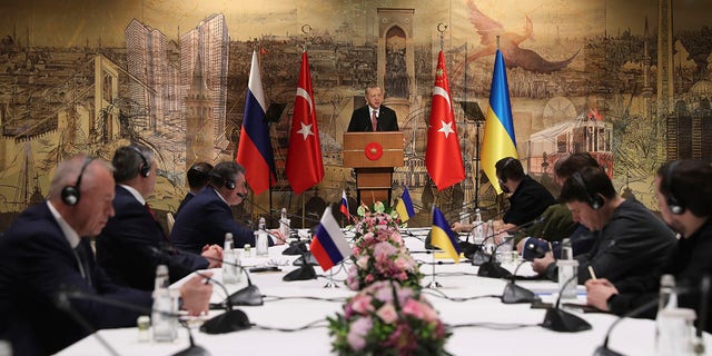 Turkish President Recep Tayyip Erdogan welcomes the Russian and Ukrainian delegations ahead of their talks, in Istanbul, Turkey, Tuesday, March 29, 2022.