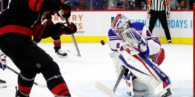 Carolina Hurricanes' Jordan Staal (11) has his shot blocked by New York Rangers goaltender Alexandar Georgiev (40) during the second period of an NHL hockey game in Raleigh, N.C., Sondag, Maart 20, 2022.