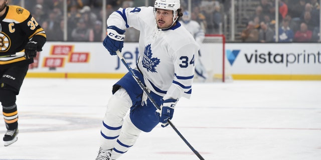 Auston Matthews scores league-leading 49th, Leafs beat Bruins