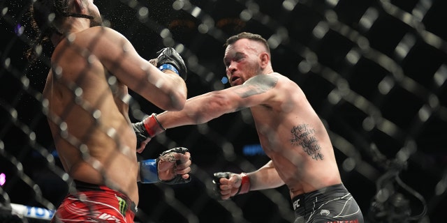 Colby Covington punches Jorge Masvidal in their welterweight bout for UFC 272 marzo 5, 2022, at T-Mobile Arena in Las Vegas.
