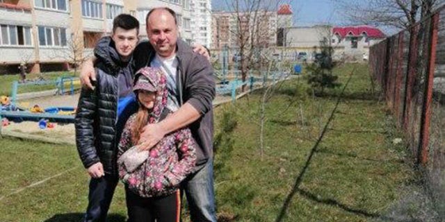Kozlov's dad volunteered to fight in the Ukrainian army, which Kozlov said made him "extremely proud" of his dad. Kozlov is pictured with his dad and his sister here.