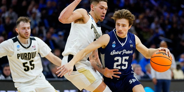 Saint Peter's Doug Edert, right, tries to get past Purdue's Mason Gillis during the first half of a college basketball game in the Sweet 16 round of the NCAA tournament, Friday, March 25, 2022, in Philadelphia.