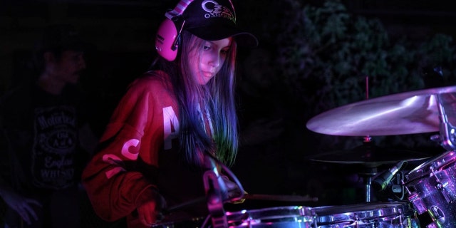 Emma Sofía was determined to meet her drumming idol.