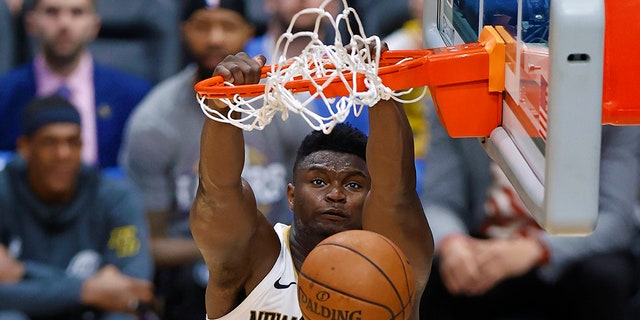 New Orleans Pelicans forward Zion Williamson (1) dunks the ball during a NBA game between the New Orleans Pelicans and the Los Angeles Lakers at Smoothie King Center in New Orleans, LA on Mar 01, 2020.