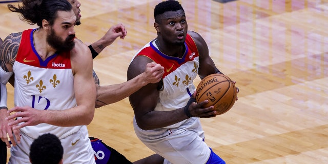 New Orleans Pelicans forward Zion Williamson (1) drives to the basket against Philadelphia 76ers during a NBA game between the New Orleans Pelicans and the Philadelphia 76ers at Smoothie King Center in New Orleans, LA on Apr 09, 2021.