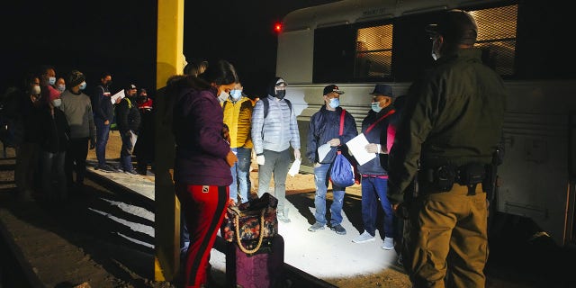 Feb 23 2022: Asylum seekers from Guatemala, Cuba, and Colombia board a bus to a USA immigration facility in the early morning hours in Yuma, Arizona, United States on February 22, 2022.  (Photo by Katie McTiernan/Anadolu Agency via Getty Images)