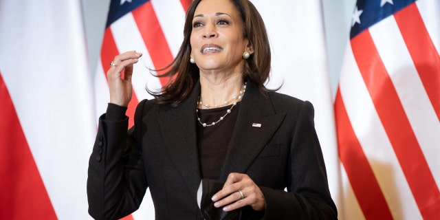 A vice-presidente dos EUA, Kamala Harris, se encontrou com o primeiro-ministro polonês Mateusz Morawiecki em 10 de março de 2022 no Palácio Presidencial em Varsóvia, Polônia.  (Foto por Getty Images por Mateusz Wlodarczyk / NurPhoto)