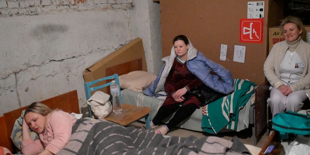 Pregnant women and a nurse (R) wait in a basement of maternity hospital as sirens warning for air raids in Mykolaiv, on March 14, 2022. - Almost half of the 49 women have had to give birth in the basement since 24 February. Mykolaïv is the scene of violent clashes, as Russian troops want to break down this last lock before the large port of Odessa, 130 km further west on the Black Sea.