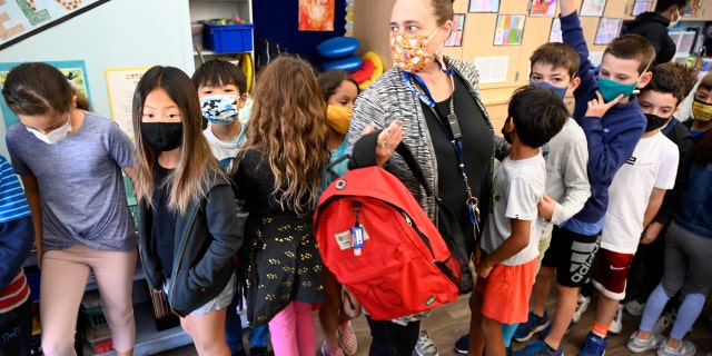 Third-grade students prepare to exit their classroom at Pacific Elementary School in Manhattan Beach on Oct. 21, 2021. (Brittany Murray/MediaNews Group/Long Beach Press-Telegram via Getty Images)