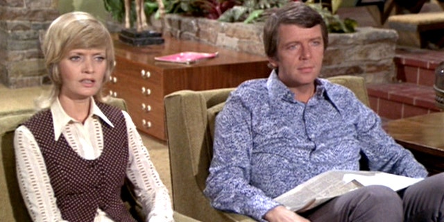 Florence Henderson as Carol Brady and Robert Reed as Mike Brady.