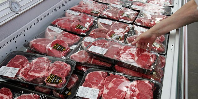 Customer buys meat at Sam's Club, a Wal-Mart store branch in Bentonville, Arkansas June 4, 2009 REUTERS / Jessica Rinaldi