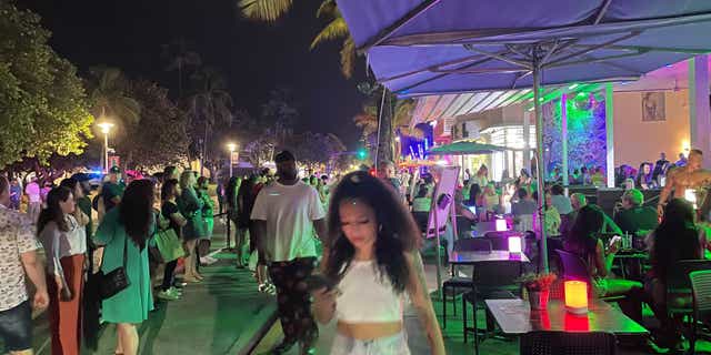 The first night of Miami Beach's spring break curfew saw smaller crowds, which thinned out early and were completely gone after the midnight shutdown.