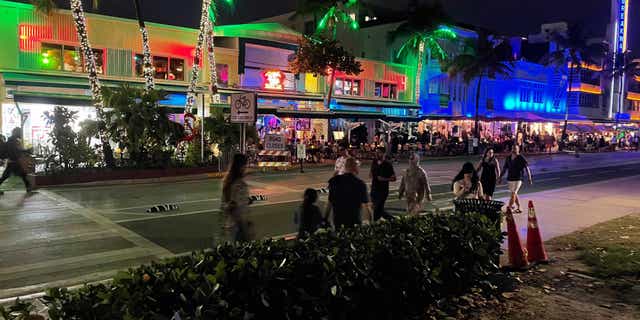 The first night of Miami Beach's spring break curfew saw smaller crowds, which thinned out early and were completely gone after the midnight shutdown.