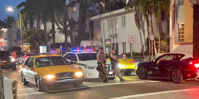 La policía del condado de Miami-Dade envió asistencia a Miami Beach el jueves para ayudar a hacer cumplir el toque de queda la primera noche,