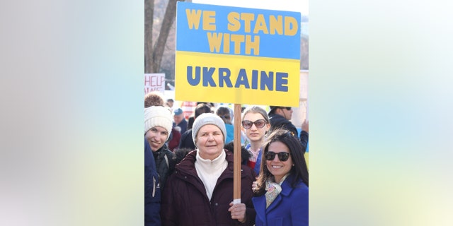 Karina Lipsman (left. (Credit: Lipsman)