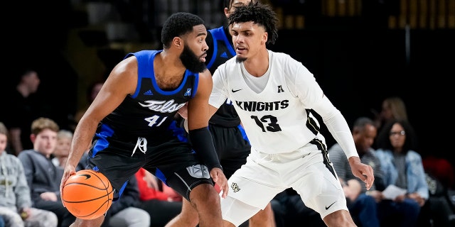 Tulsa Golden Hurricane forward Jeriah Horne (41) looks to pass the ball during the basketball game between the UCF Knights and Tulsa Golden Hurricane on Feb. 14, 2022, at Addition Financial Arena in Orlando, Florida