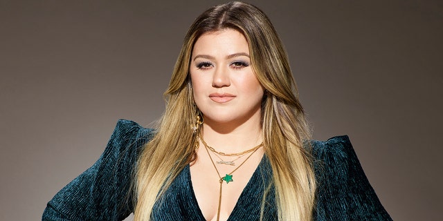 Kelly Clarkson finalized her divorce from 