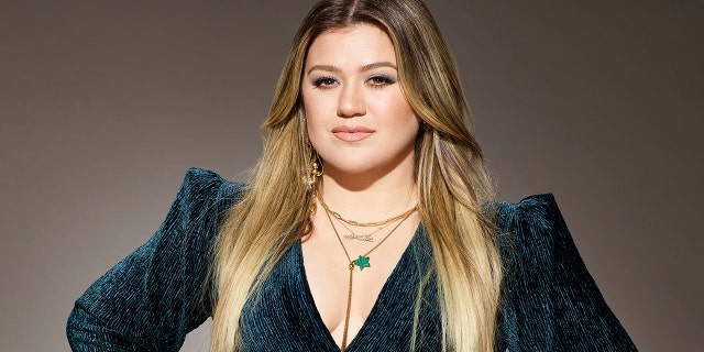 Kelly Clarkson finalized her divorce from