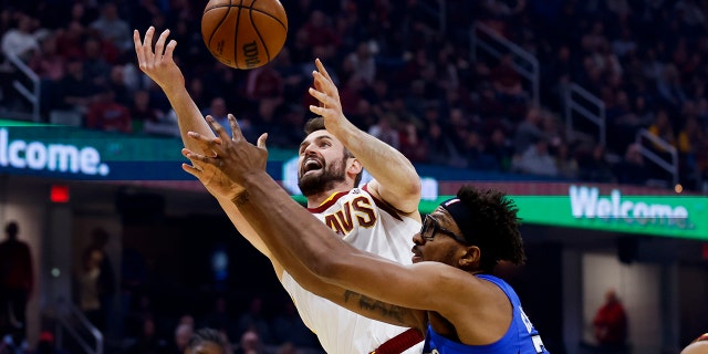 Cavaliers beat Magic, lose Evan Mobley to sprained ankle