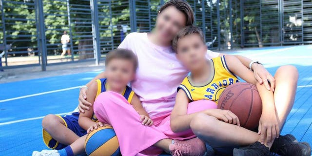 Woman-led 'Dattalion' in Ukraine documents Russian invasion with citizen videos: 'Show the world the horrors' 2 Battalion Commander "Married" with his family.