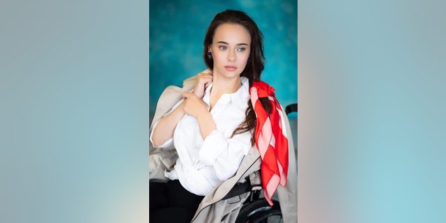 Oksana Konunts doznała kontuzji kręgosłupa w wieku 19 lat na Ukrainie.